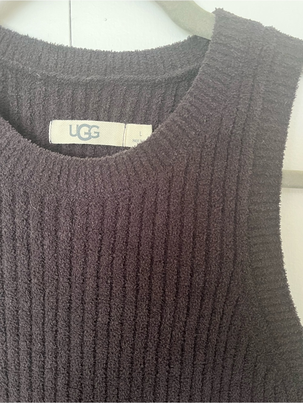 UGG Ribbed Tank Size L - Picture 6 of 7